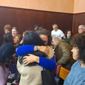 Las trabajadoras aplauden y lloran al confirmarse que pasarán a ser personal de GEN Las trabajadoras aplauden y lloran al confirmarse que pasarán a ser personal de GEN