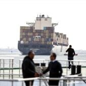 Imagen de un buque en el canal de Suez