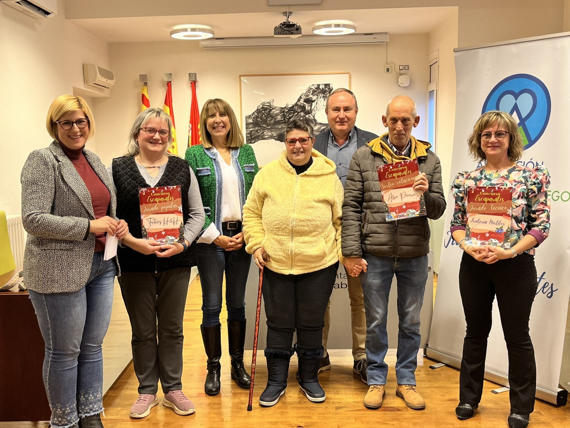 La frutería Mirtilos y Textiles HyH, mejores escaparates navideños de Sabiñánigo La frutería Mirtilos y Textiles HyH, mejores escaparates navideños de Sabiñánigo