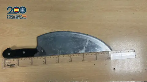 Imagen del cuchillo incautado. Imagen del cuchillo incautado.