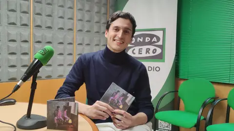 Hoy tomamos la última con el cantautor pontevedrés Javier Lago que nos visita con su nuevo disco "Perdón por las molestias" La última y nos vamos