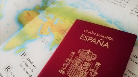 El pasaporte español, el más poderoso del mundo, según en estudio