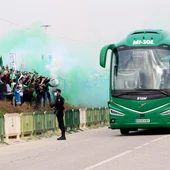 Imagen de archivo de un recibimiento especial al autobús del Elche en el estadio Martínez Valero Imagen de archivo de un recibimiento especial al autobús del Elche en el estadio Martínez Valero