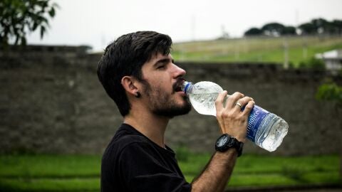 La hidratación es fundamental, pero hay que tener cuidado de no beber mucha en un período muy corto de tiempo