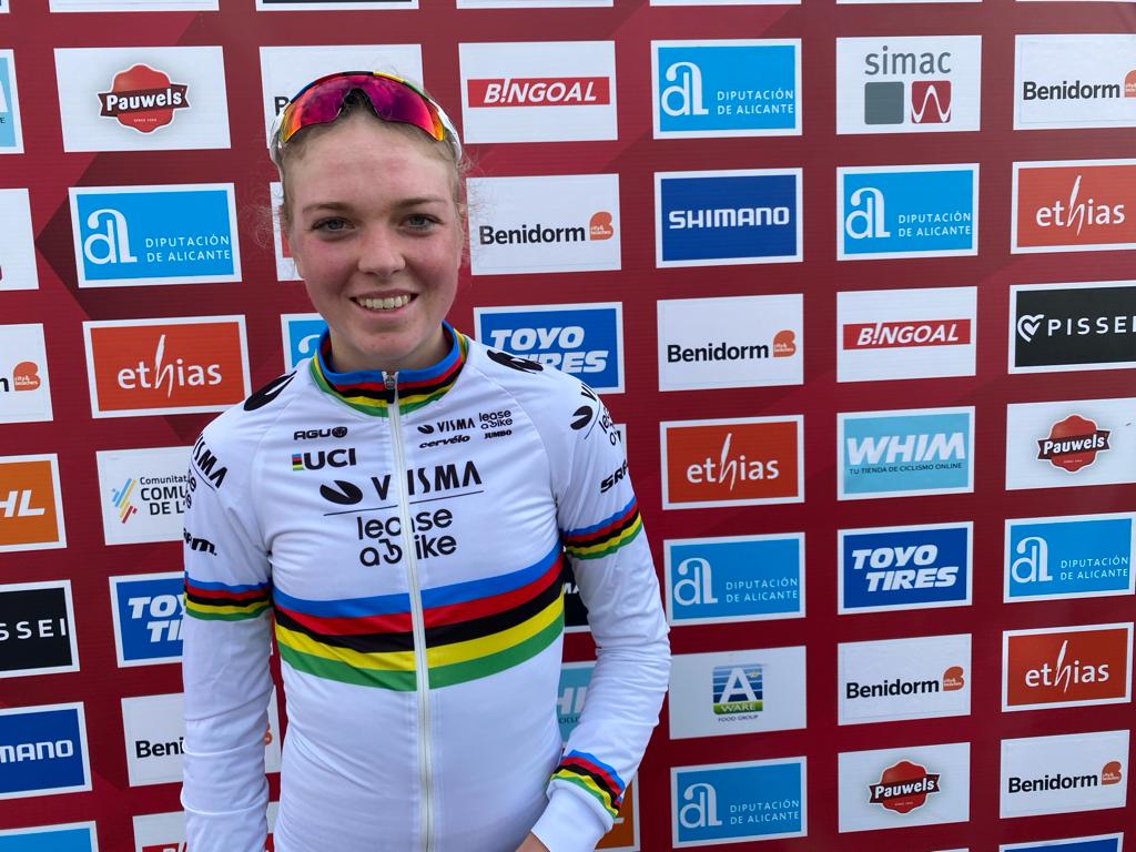 Fem van Empel sube a lo alto del podio de Benidorm en Élite Femenina Fem van Empel sube a lo alto del podio de Benidorm en Élite Femenina