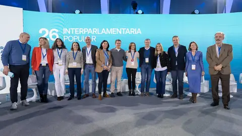 El PP extremeño reivindica la necesidad del AVE y del tren Ruta de la Plata para garantizar el desarrollo rural de la región El PP extremeño reivindica la necesidad del AVE y del tren Ruta de la Plata para garantizar el desarrollo rural de la región