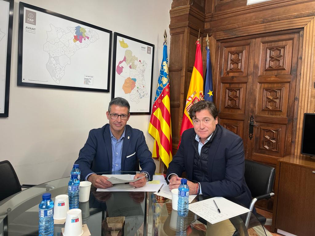 El alcalde de Almussafes se reune con altos cargos de la Generalitat para promover alternativas al sector de la automoción El alcalde de Almussafes se reune con altos cargos de la Generalitat para promover alternativas al sector de la automoción