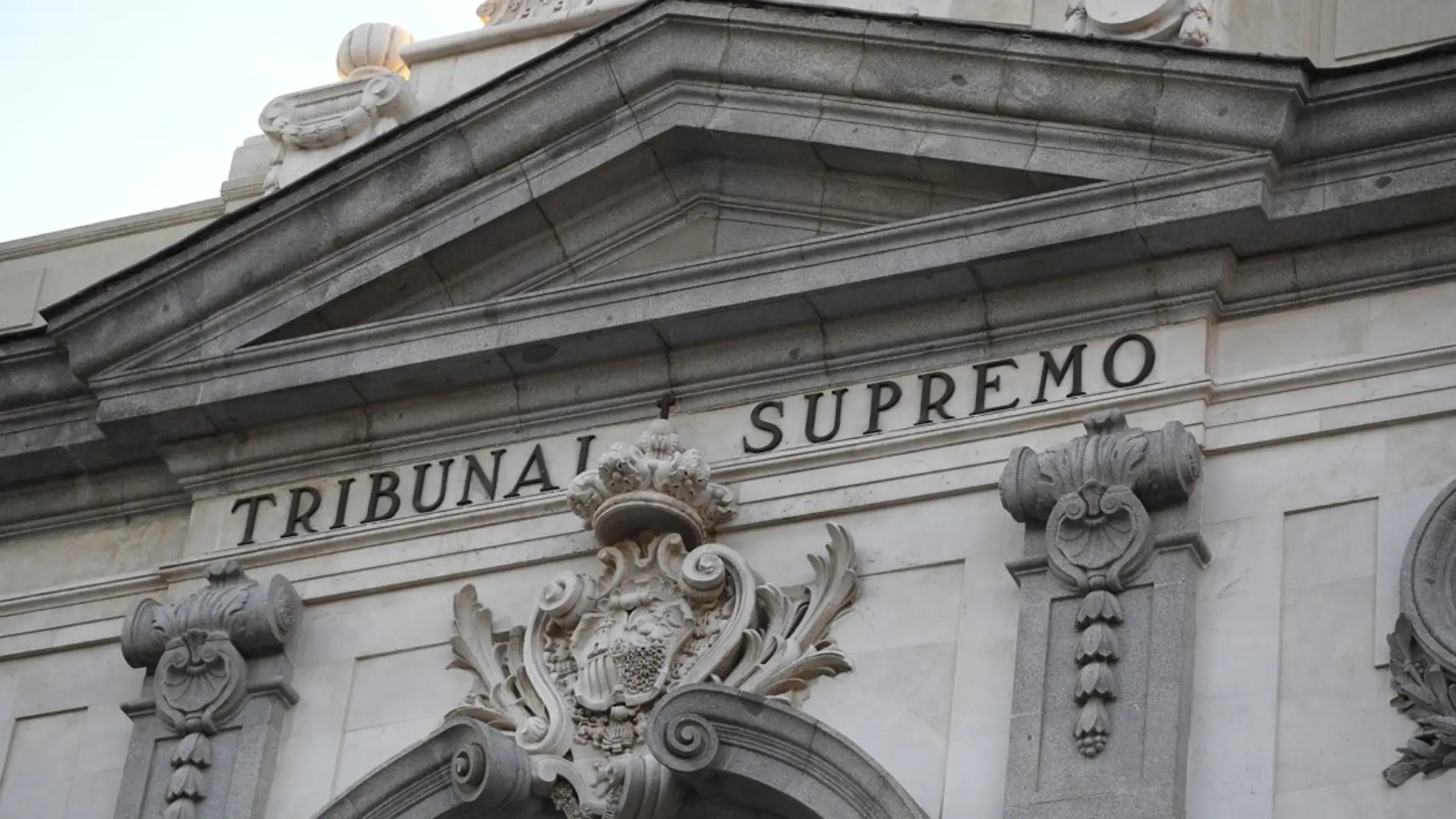 Imagen de archivo de la fachada del Tribunal Supremo. EFE/Javier Lizón