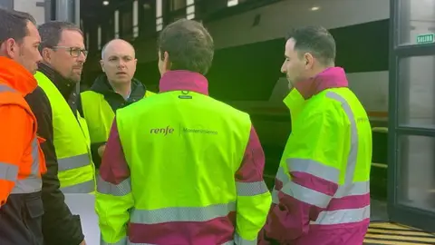 El presidente de Renfe visita la base de mantenimiento de trenes en Badajoz El presidente de Renfe visita la base de mantenimiento de trenes en Badajoz