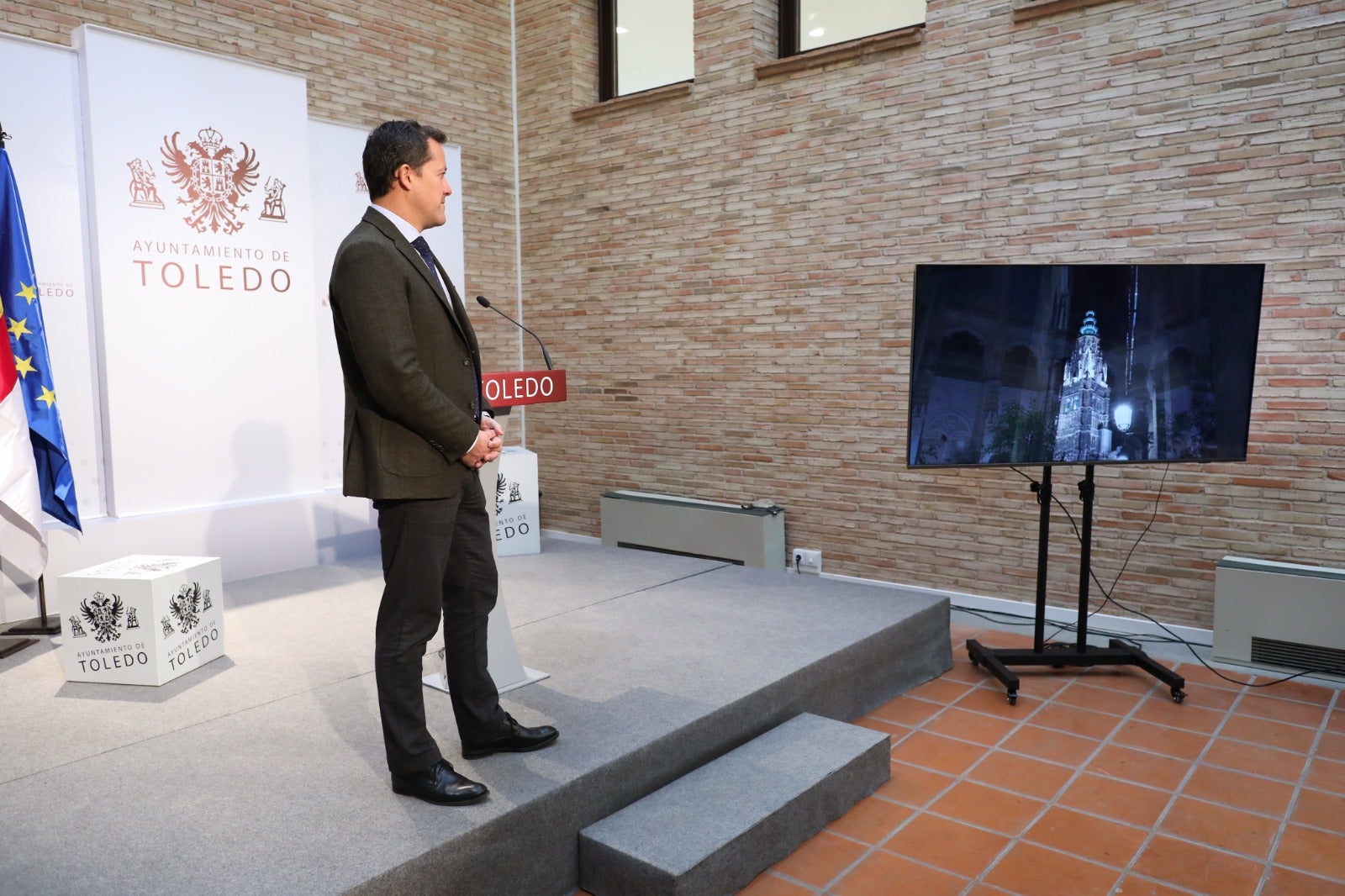 El alcalde Toledo presenta 'Toledo, tu patrimonio mundial' que se exhibirá en FITUR El alcalde Toledo presenta 'Toledo, tu patrimonio mundial' que se exhibirá en FITUR