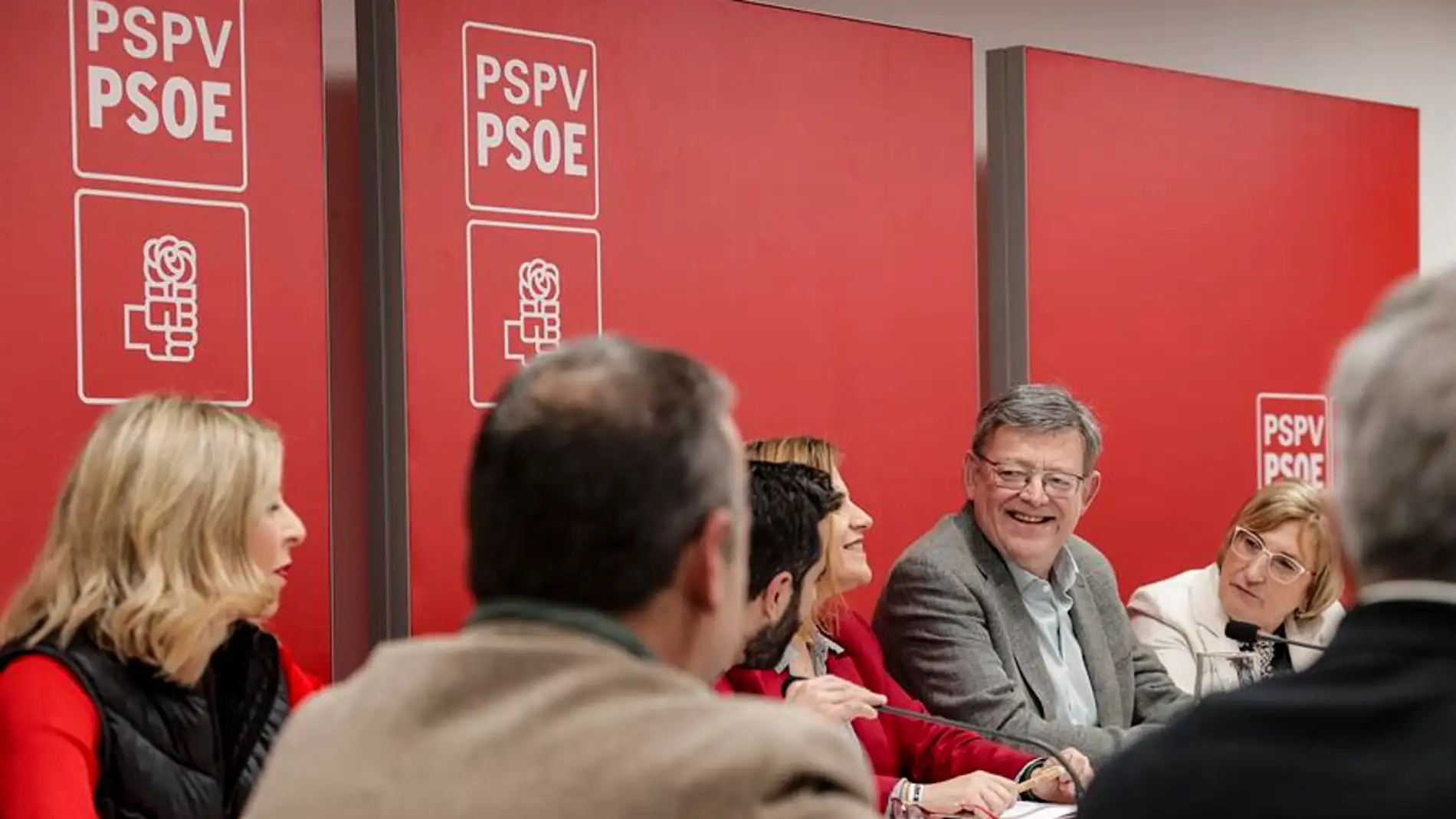 La ejecutiva del PSPV-PSOE se reúne, después de dos aplazamientos, para activar el proceso de celebración del congreso extraordinario en el que se elegirá a la persona que sustituirá Ximo Puig (centro), al frente de la segunda federación socialista de España