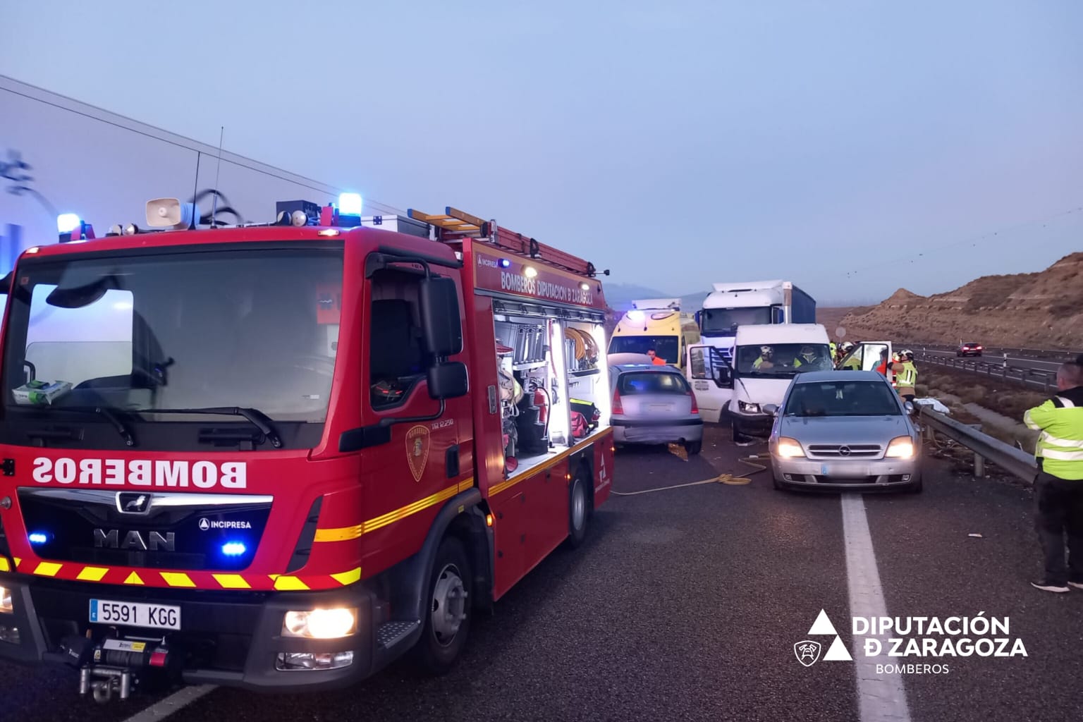 Muere un conductor mientras señalizaba un accidente en la A-2, entre La Muela y Épila Muere un conductor mientras señalizaba un accidente en la A-2, entre La Muela y Épila