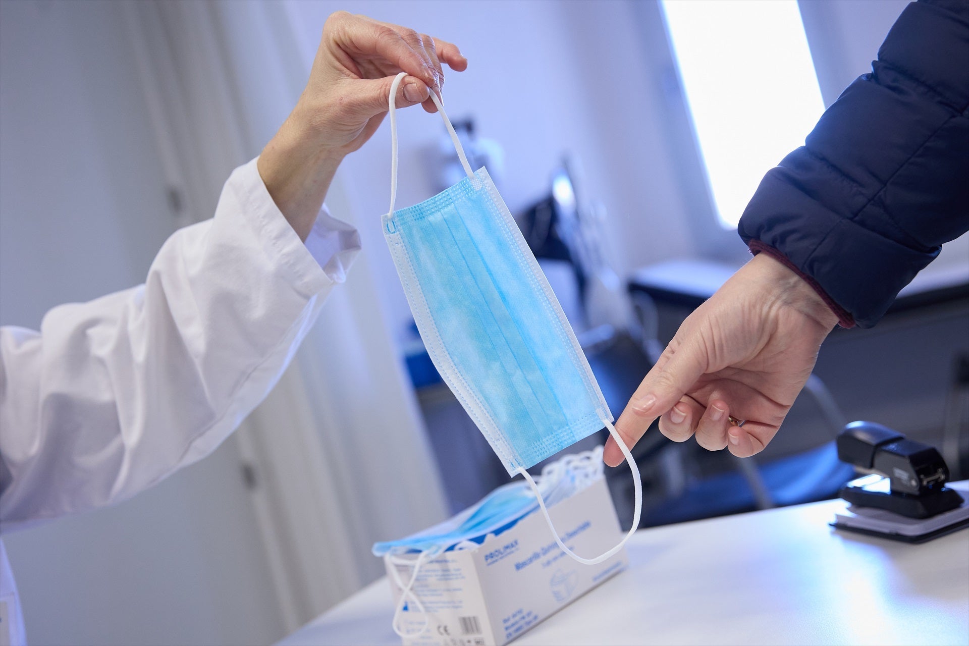 La mascarilla deja de ser obligatoria en centros de salud y hospitales de la Comunidad de Madrid La mascarilla deja de ser obligatoria en centros de salud y hospitales de la Comunidad de Madrid