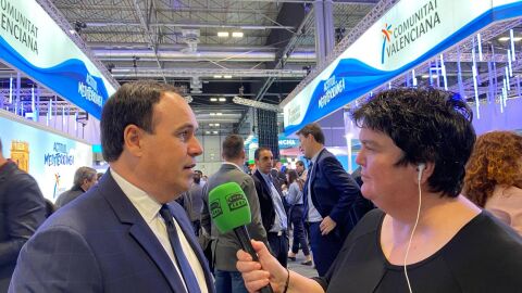 Juanfran P&eacute;rez y Marta Llinares, en Fitur.