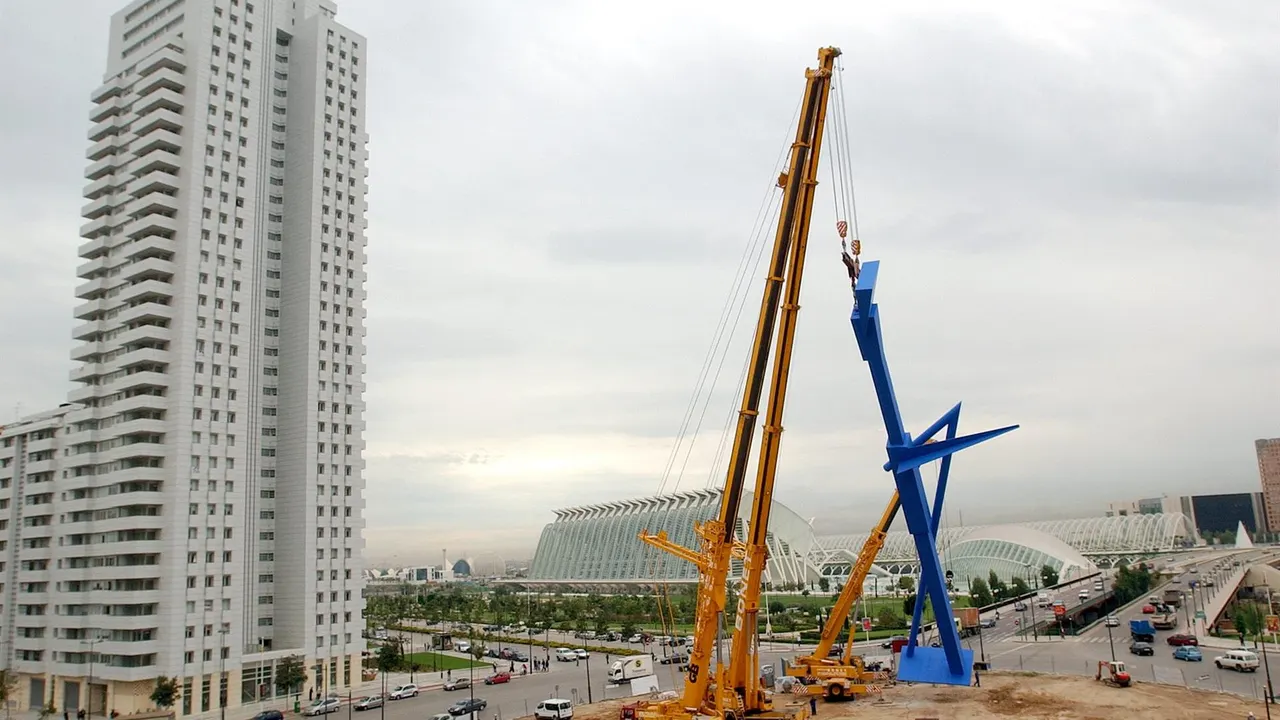 Trabajos de instalación de "El Parotet" en 2003, donde se observa el color original