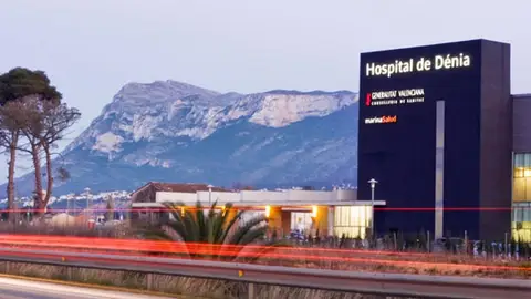 El personal del hospital de Dénia enfrenta a Consell y oposición El personal del hospital de Dénia enfrenta a Consell y oposición
