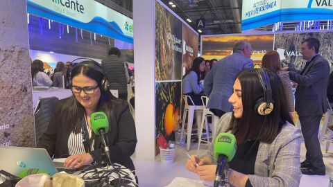 Amparo Piqueres y Bego&ntilde;a Perpi&ntilde;&aacute; en FITUR 2024