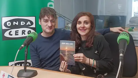 Luana Bruno y Alejandro Iborra presentan el poemario "Qué sea luz" Luana Bruno y Alejandro Iborra en Más de uno Alcalá