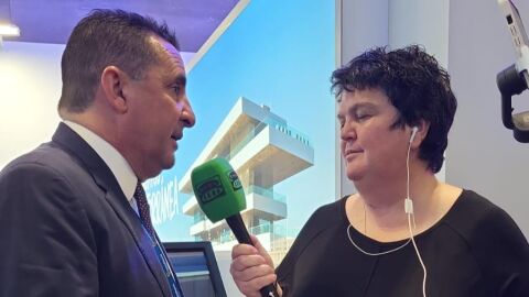 Bernab&eacute; Cano y Marta Llinares, en Fitur.