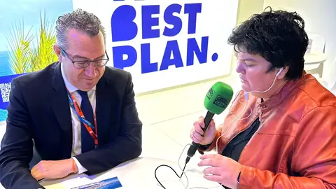 Toni Pérez y Marta Llinares, en Fitur. Toni Pérez y Marta Llinares, en Fitur.