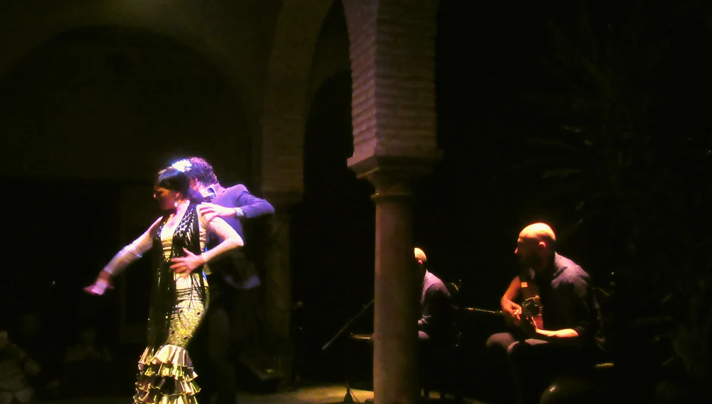 Actuación flamenca en un tablao