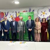 El alcalde de Cuenca y otros concejales con los responsables de Ibedrola en Fitur, este jueves