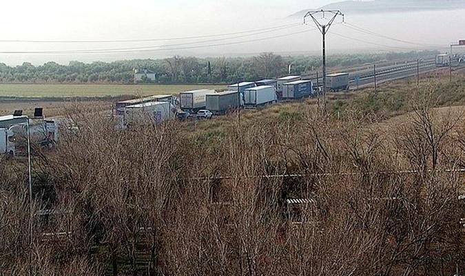 Mueren tres aficionados del Sevilla FC en un accidente en Ciudad Real cuando viajaban a ver a su equipo Mueren tres aficionados del Sevilla FC en un accidente en Ciudad Real cuando viajaban a ver a su equipo
