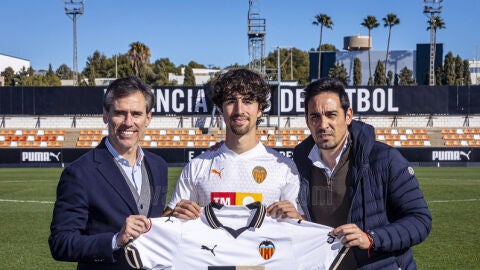 El Valencia renueva a Hugo González hasta 2027