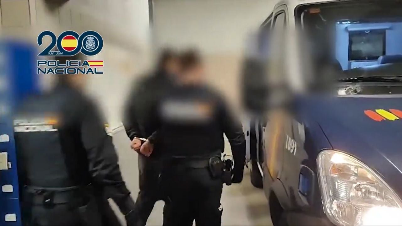 Detenido un fugitivo que obligó a dos menores de edad a mantener relaciones sexuales entre ellas Detenido un fugitivo que obligó a dos menores de edad a mantener relaciones sexuales entre ellas