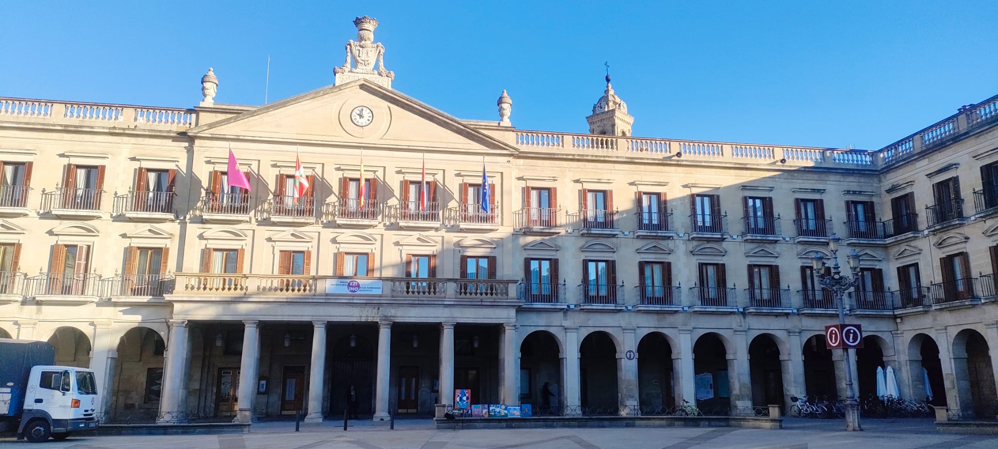 PSE-PNV pactan los presupuestos municipales de Vitoria con EH Bildu PSE-PNV pactan los presupuestos municipales de Vitoria con EH Bildu