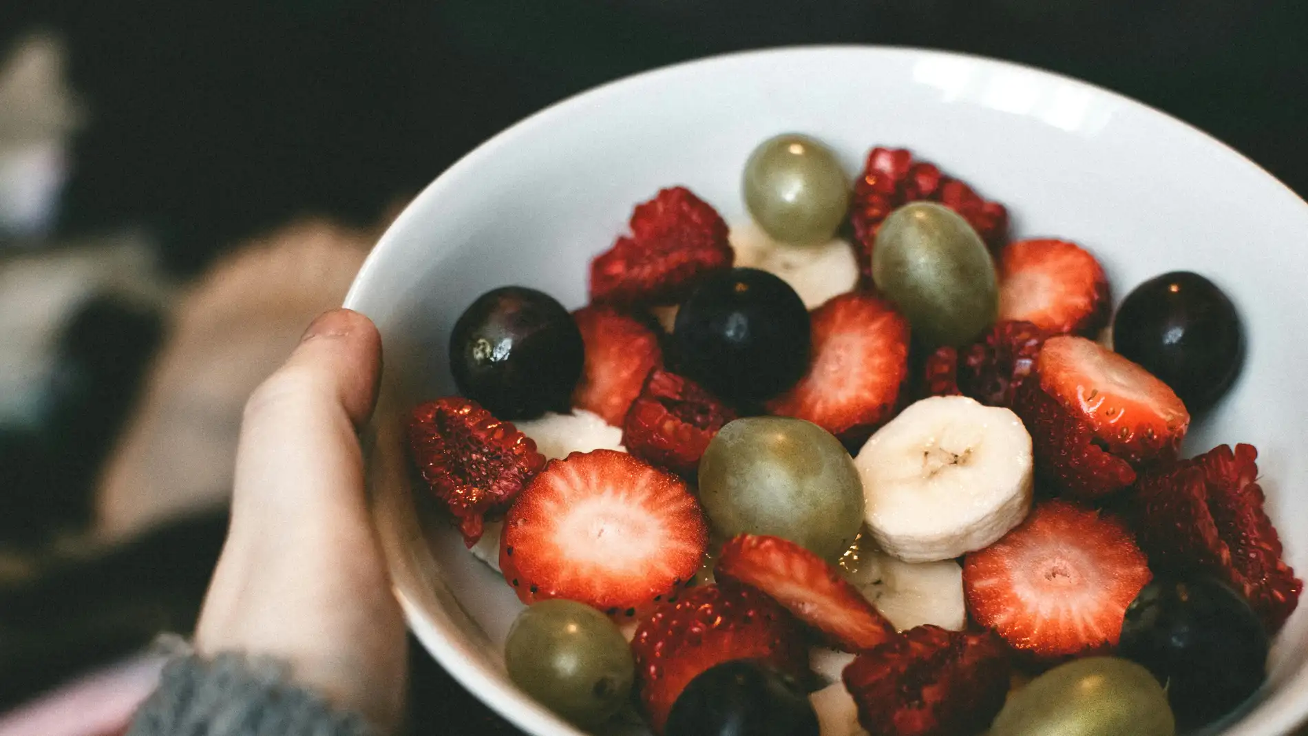 ¿Es bueno comer fruta por la noche? Esto dice la ciencia