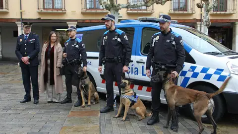 La Unidad Canina de Palencia identifica a tres personas por consumo y posesión de drogas .