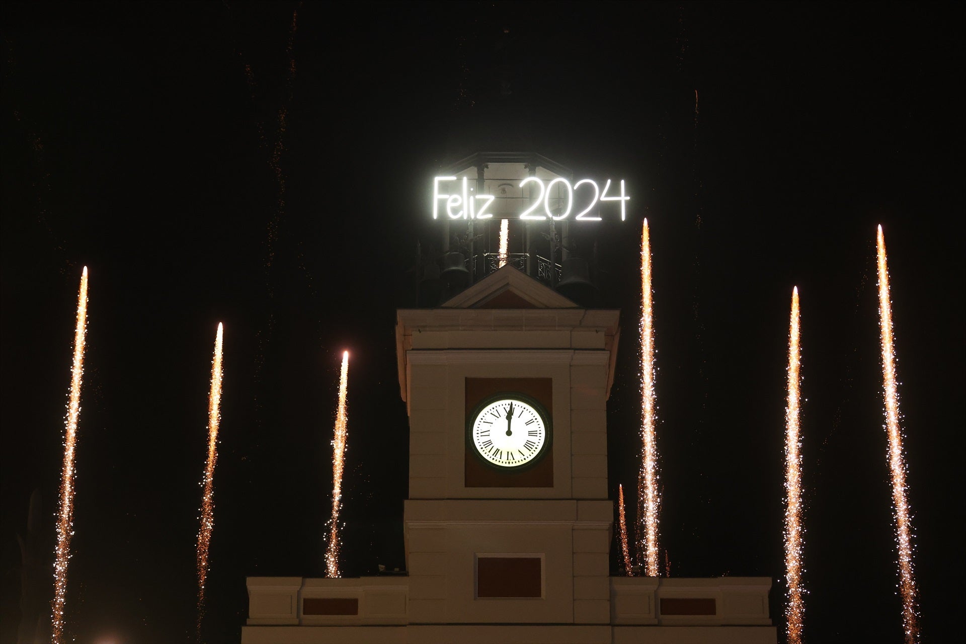 Cuánto cobraron Ramón García, Ana Mena y Jenni Hermoso por las Campanadas: TVE publica su sueldo Cuánto cobraron Ramón García, Ana Mena y Jenni Hermoso por las Campanadas: TVE publica su sueldo