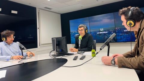 El periodista Erik Encinas i l'analista financer Jordi Bayer analitzen a 'La Br&uacute;ixola' l'actualitat pol&iacute;tica que ens ha deixat aquest primer mes de l'any 