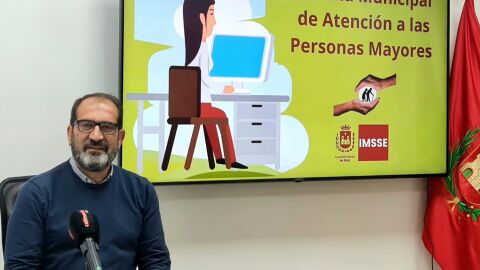 Elda abre la Oficina Municipal del Mayor para centralizar la atención que el Ayuntamiento ofrece a las personas de más de 60 años Elda abre la Oficina Municipal del Mayor para centralizar la atención que el Ayuntamiento ofrece a las personas de más de 60 años