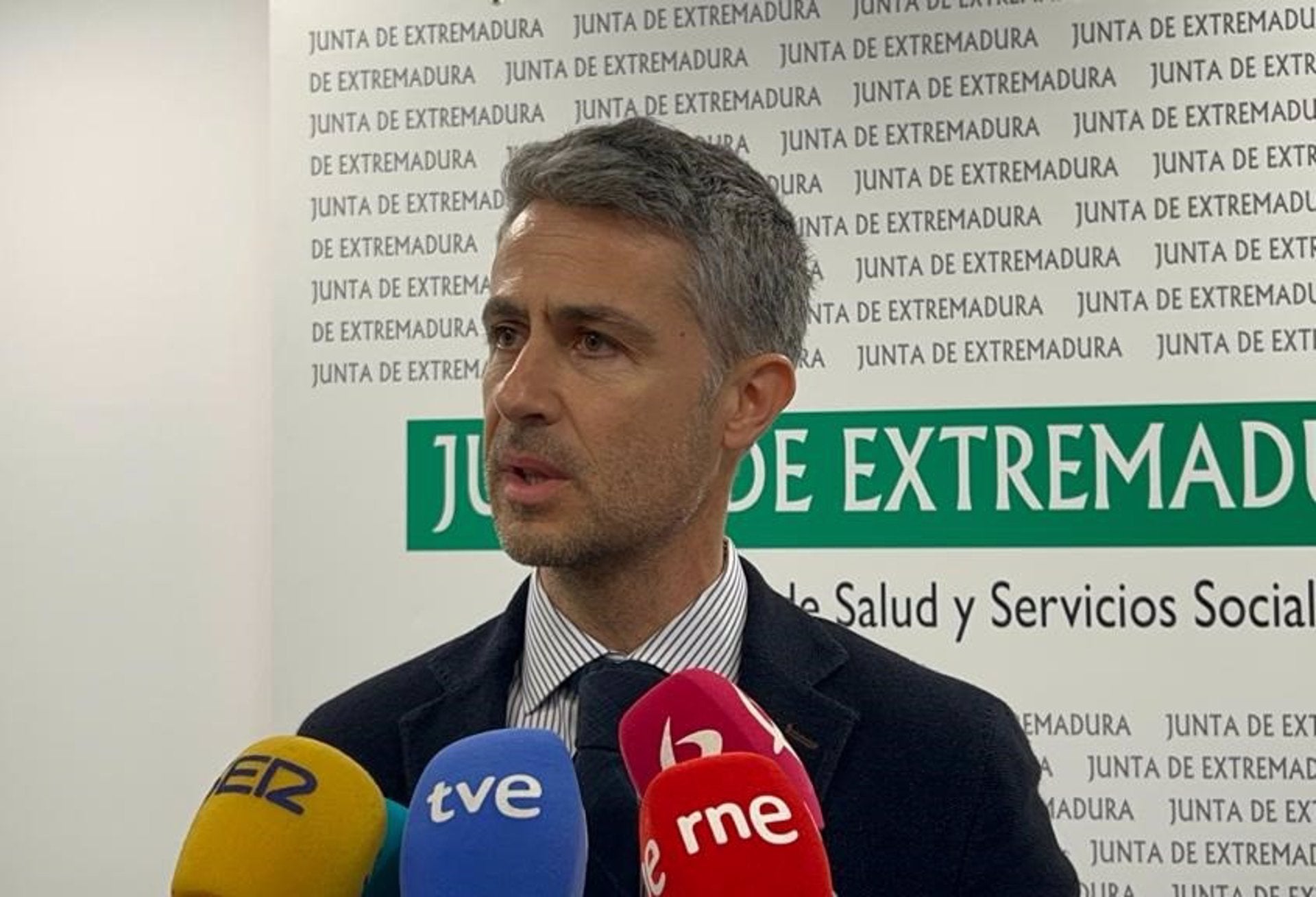 Desciende por primera vez en enero la tasa de incidencia de infecciones respiratorias agudas en Extremadura y las hospitalizaciones Desciende por primera vez en enero la tasa de incidencia de infecciones respiratorias agudas en Extremadura y las hospitalizaciones