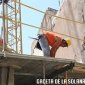 Encofradores trabajando Encofradores trabajando