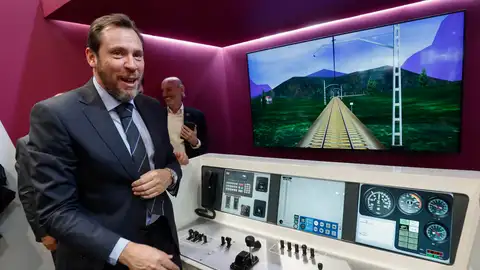 La ironía de Puente para responder a la crítica de Errejón al aeropuerto de Barajas: "A Hong Kong en tren" La ironía de Puente para responder a la crítica de Errejón al aeropuerto de Barajas: "A Hong Kong en tren"