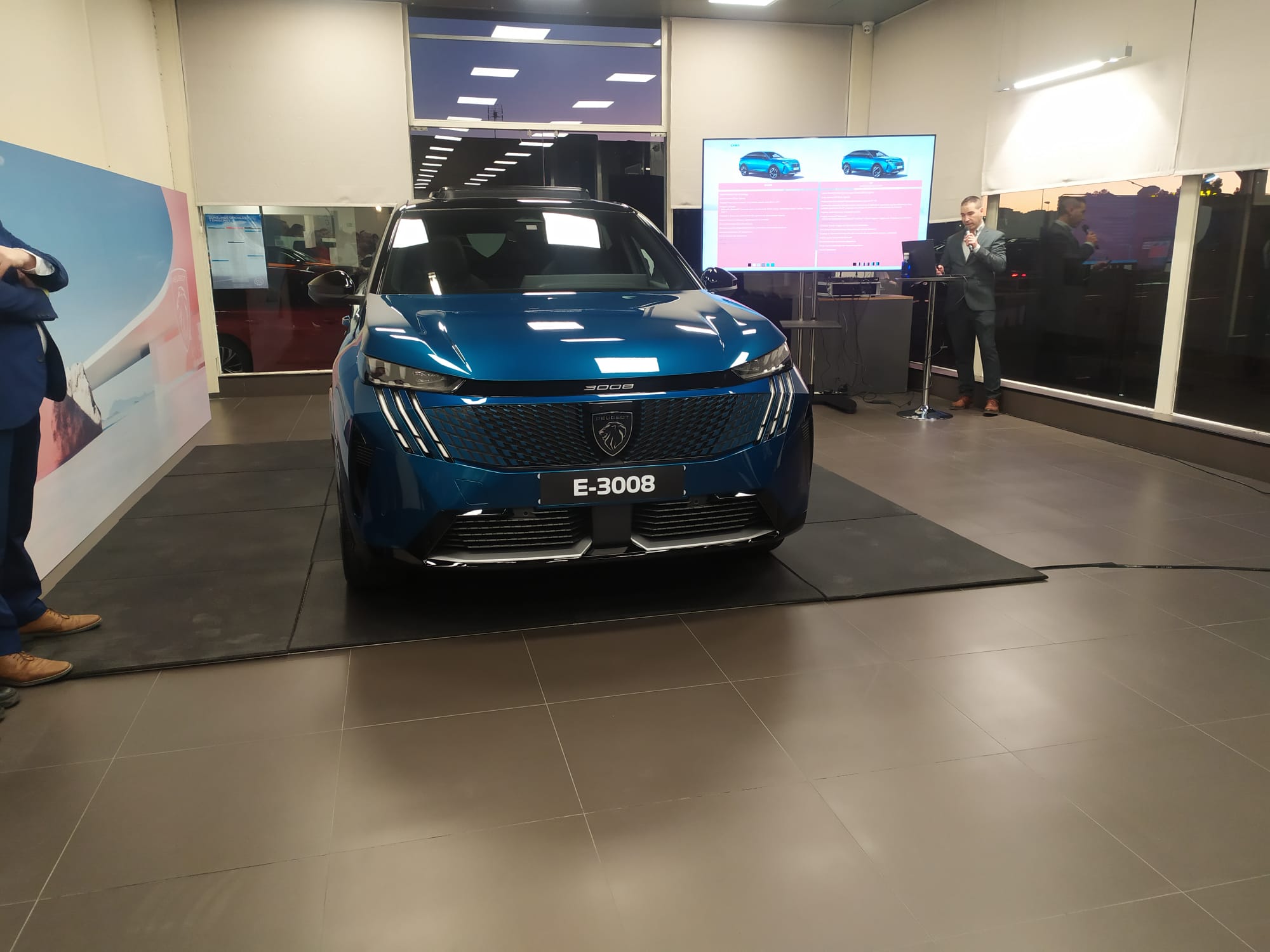 Viñarás Toledo presenta el nuevo Peugeot e-3008 Viñarás Toledo presenta el nuevo Peugeot e-3008