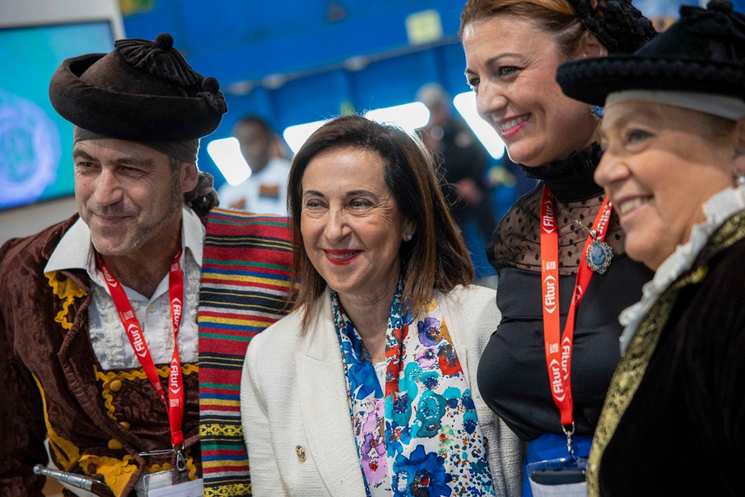 Robles responde a Iglesias y defiende la "transparencia y legalidad" del Gobierno con el 'caso Pegasus' Robles responde a Iglesias y defiende la "transparencia y legalidad" del Gobierno con el 'caso Pegasus'