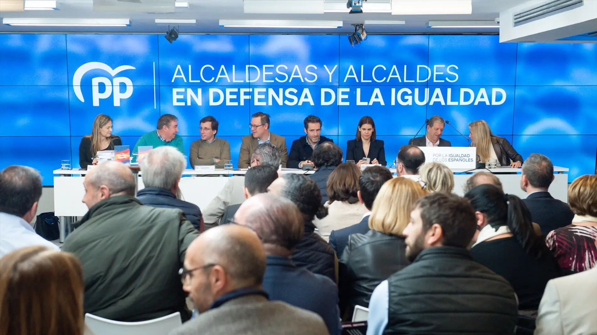 Alcaldes del PP denuncian la "corrupción moral" de Sánchez: "No hay terrorismo bueno"