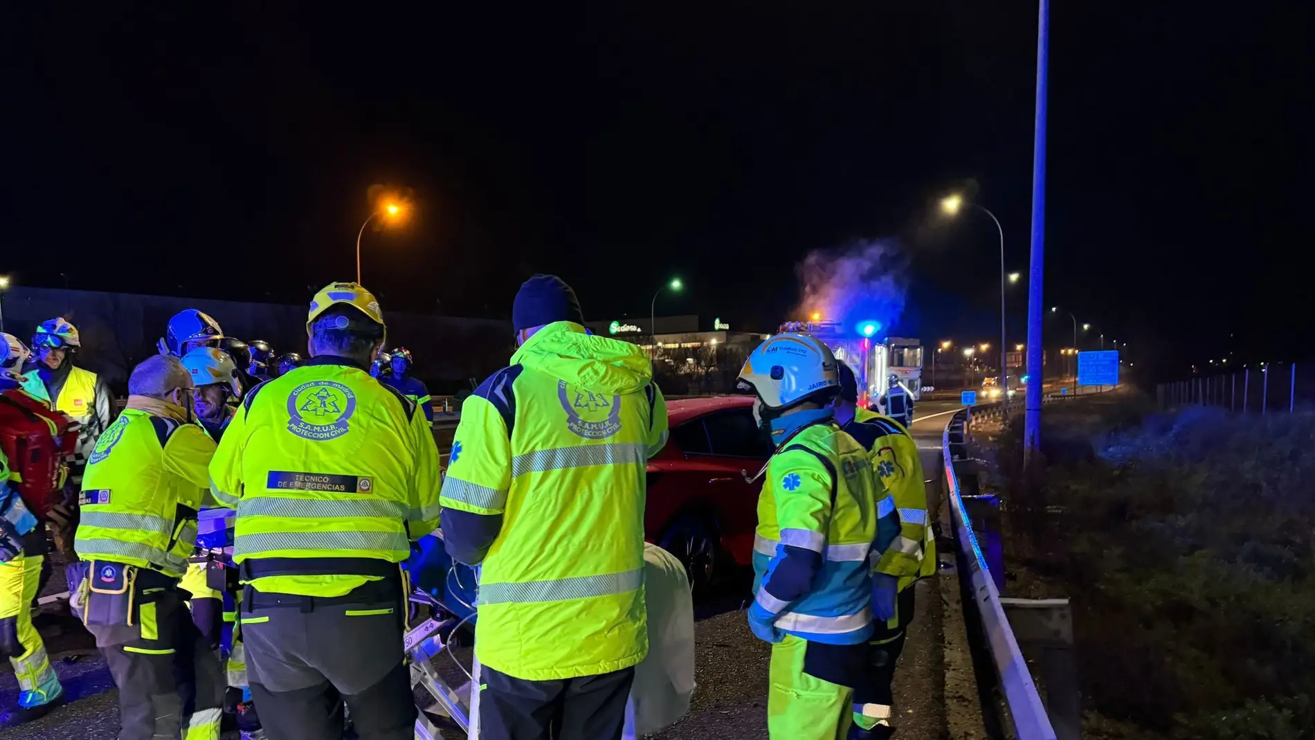 Tres muertos y tres heridos graves en un choque frontal entre dos coches en la A-3 en Madrid