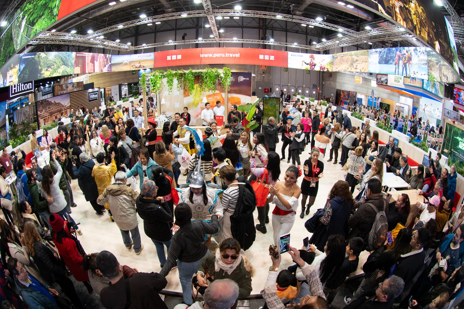 Fitur clausura su 44ª edición con 250.000 asistentes, un 13,7% más que en 2023 Fitur clausura su 44ª edición con 250.000 asistentes, un 13,7% más que en 2023