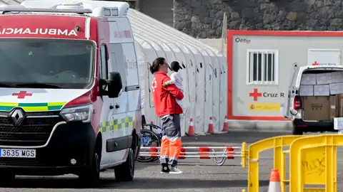Muchos menores, niños de corta edad, entre los rescatados este fin de semana. En la imagen, el puerto de La Restinga en la isla de El Hierro Muchos menores, niños de corta edad, entre los rescatados este fin de semana. En la imagen, el puerto de La Restinga en la isla de El Hierro