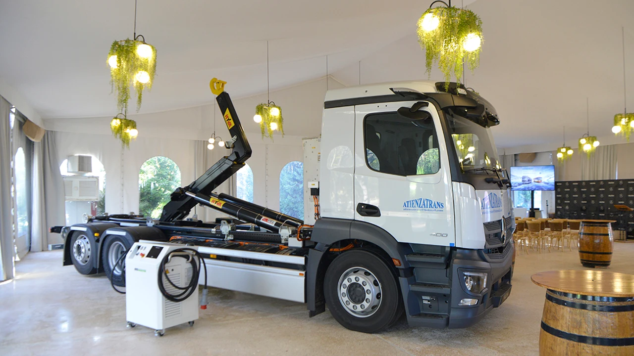Daimler Truck España y Valdisa industriales entregan el primer Mercedes-Benz eActros de España