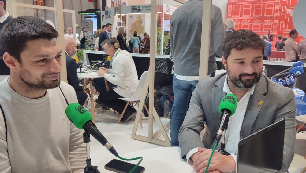 El concejal de turismo y el alcalde de Valdés en Fitur, el objetivo la desestacionalización.