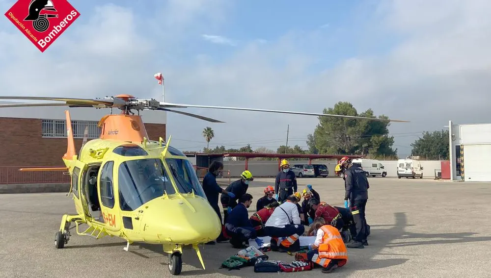 El helicóptero preparado para evacuar al herido 