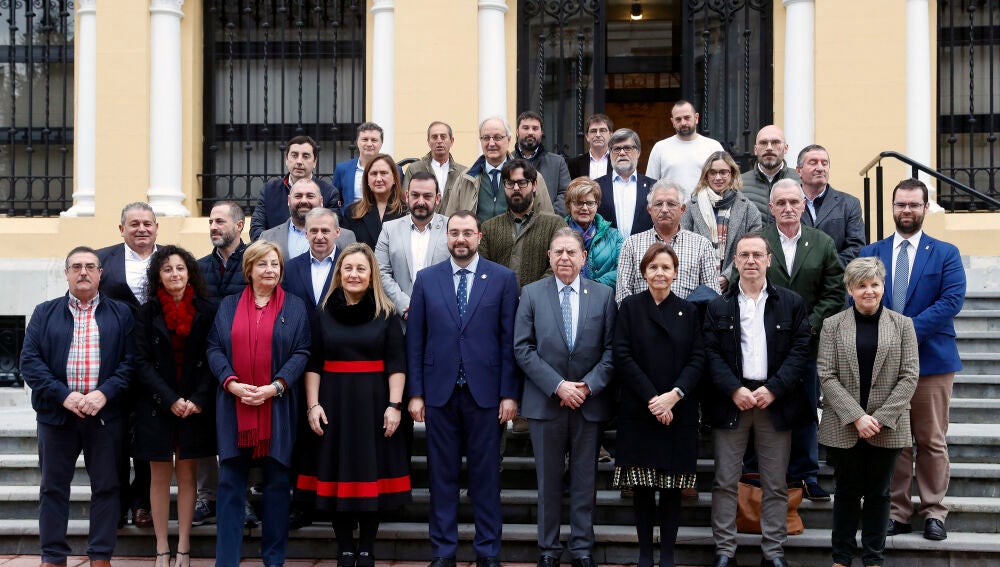 Un total de siete alcaldes del Occidente firmaron el convenio de las escuelines.