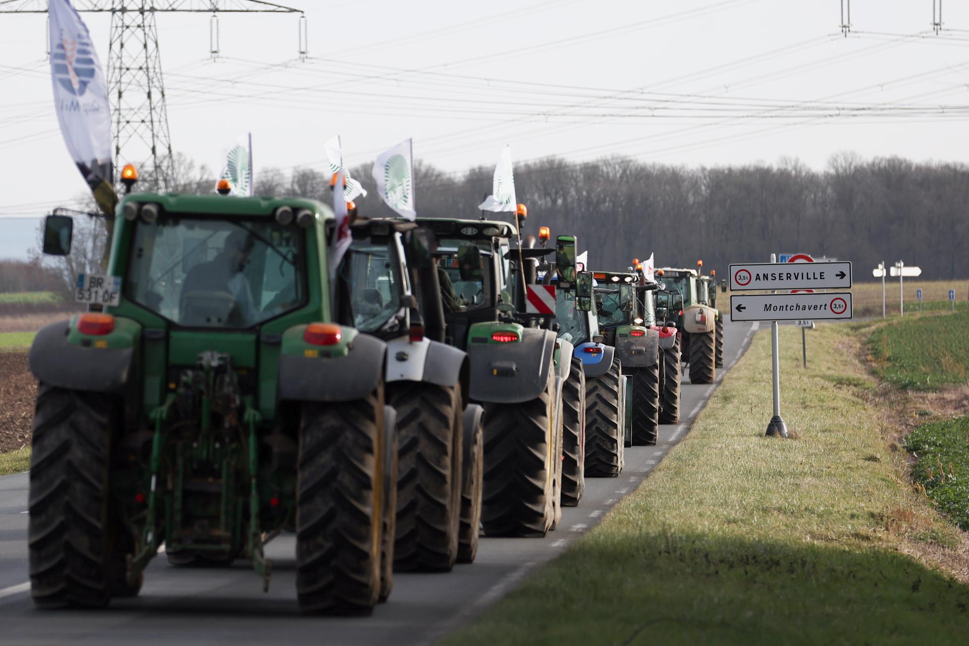 El Gabinete: La indignación de los agricultores en Francia bloquea las carreteras galas El Gabinete: La indignación de los agricultores en Francia bloquea las carreteras galas