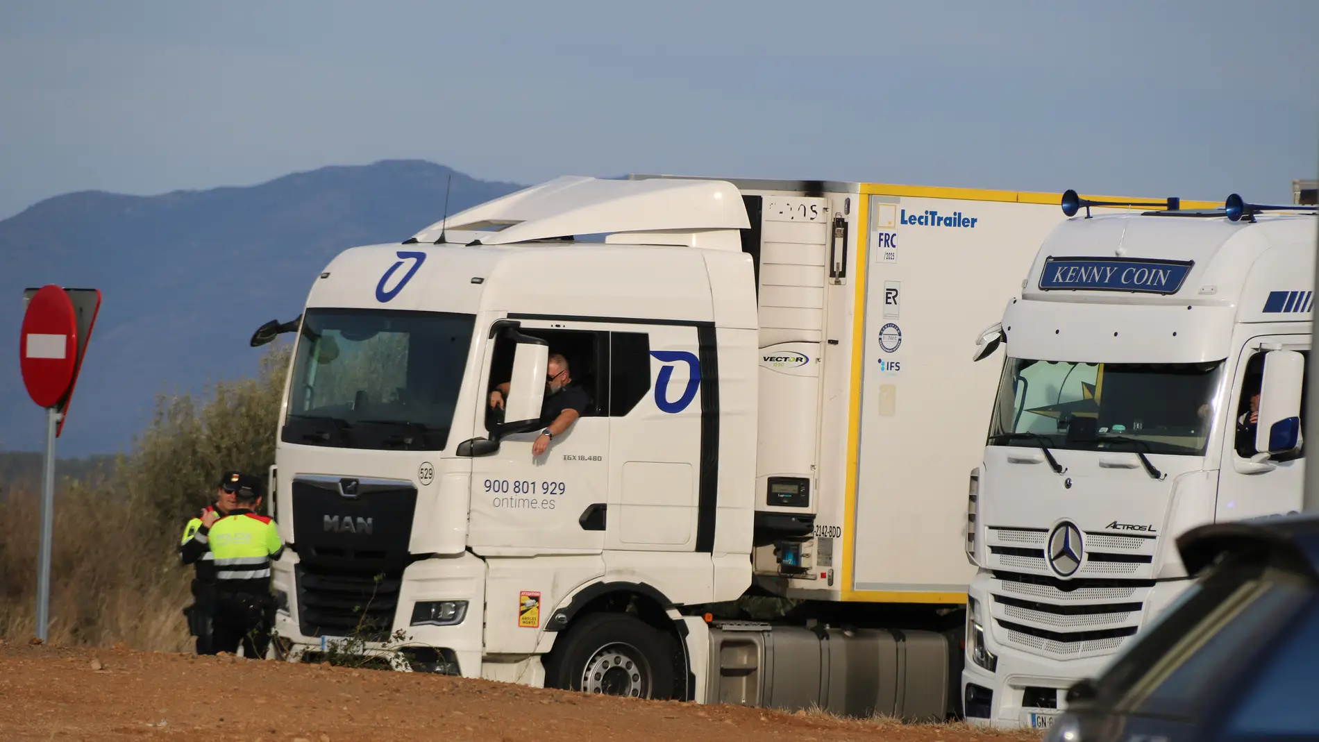 Un camioner aturat a Figueres